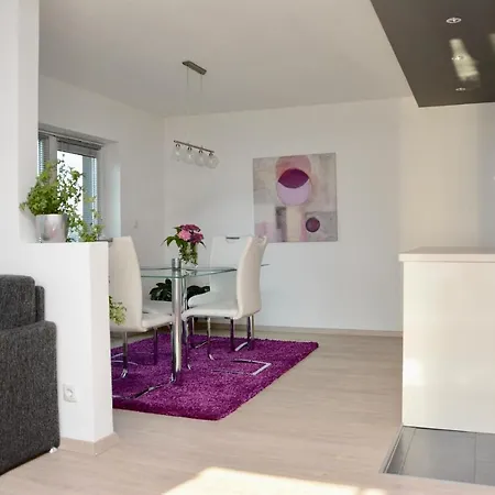 Pirhofer Apartment *